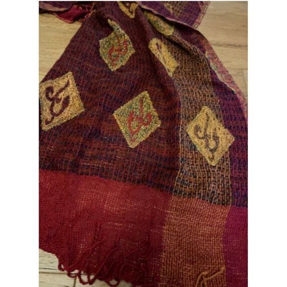 Handwoven Wool & Silk Geometric Pattern Scarf With Fringe OS - Picture 4 of 4